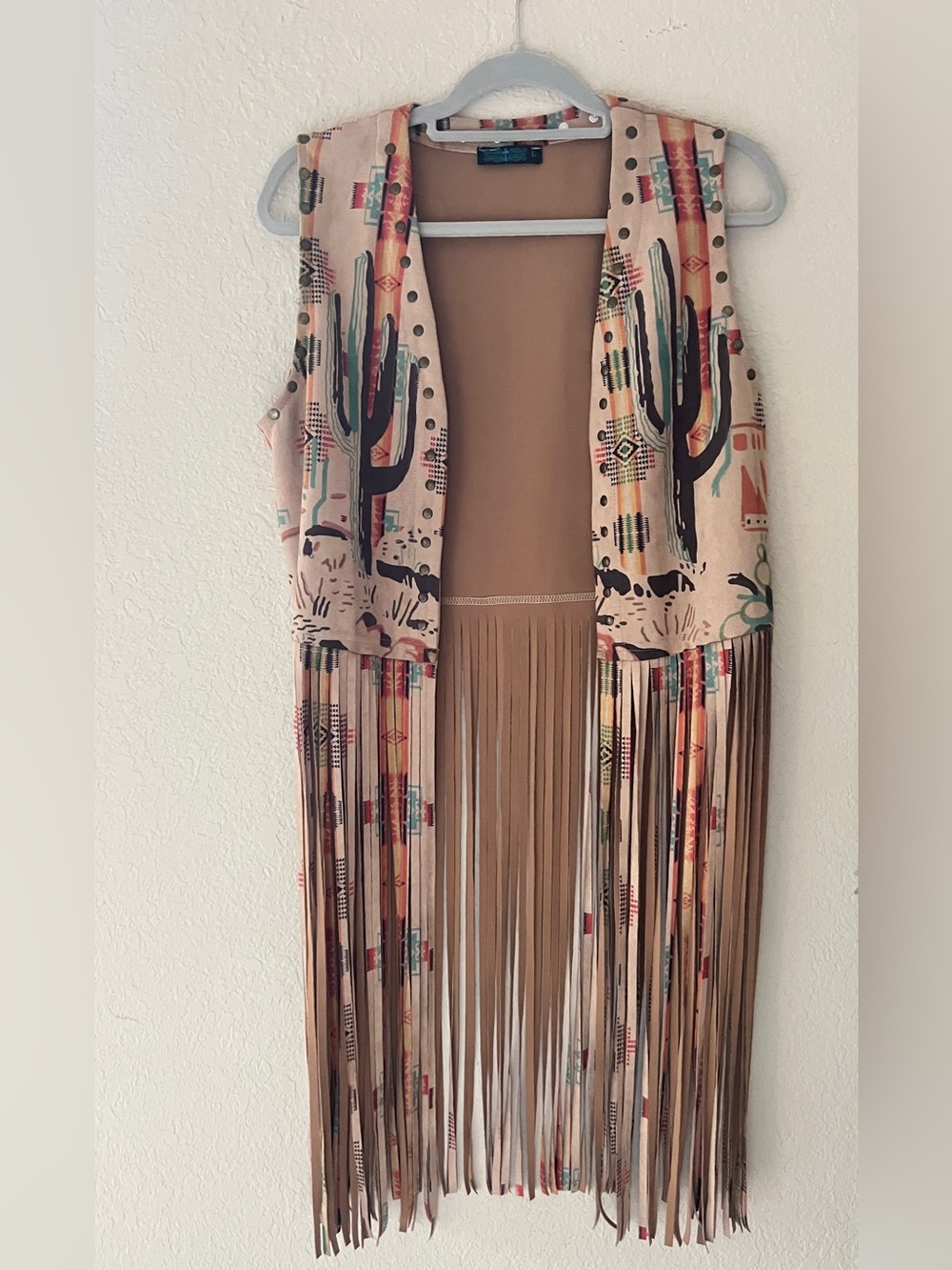 Western Lightweight Open-Front Vest in Tan with Cream Trim